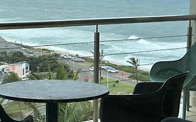 Umdloti Holiday Resort Apartment 514 - Amazing Breaker & Ocean Views